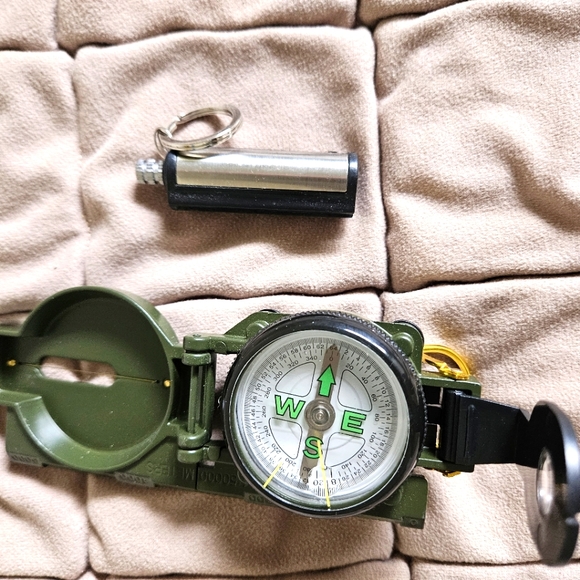 Nifty travel compass & flint match - Picture 1 of 2